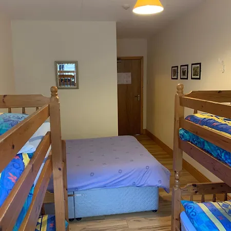 Clare's Rock Self-catering אכסניה Carron