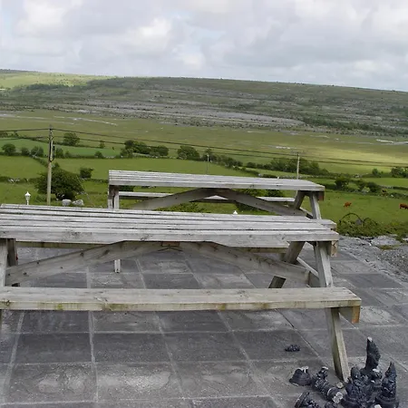 Clare's Rock Self-catering Hostel Carron