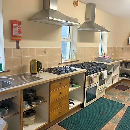 Clare's Rock Self-catering אכסניה