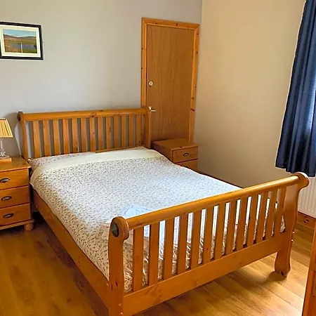Clare's Rock Self-catering אכסניה Carron