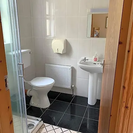 אכסניה Clare's Rock Self-catering Carron