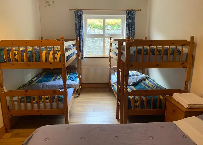 Clare's Rock Self-catering Hostel *