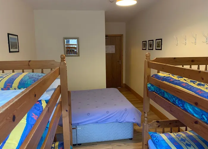 Clare's Rock Self-catering Hostel Carron