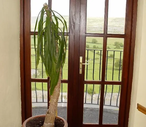 Clare's Rock Self-catering Hostel Carron