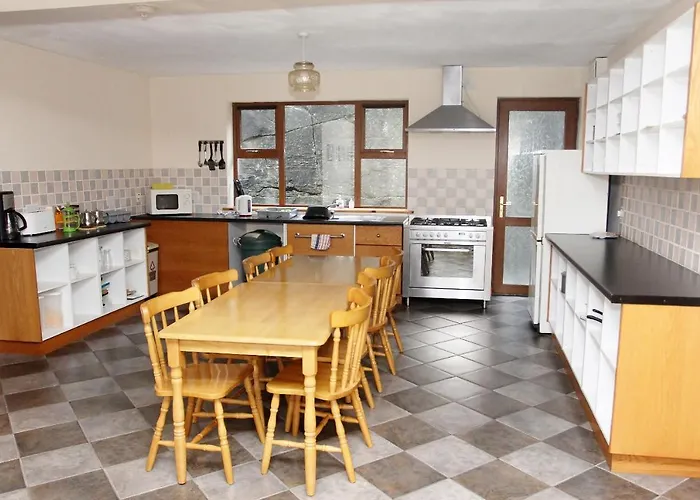 Clare's Rock Self-catering Hostel Carron
